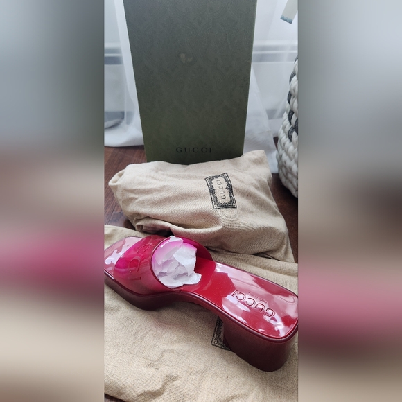 💯 Authentic Gucci Rubber Sandals - Picture 4 of 4